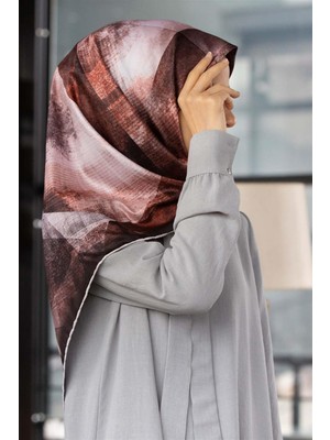 Violla Twill Batik Desenli Taba Renkli 90X90 Eşarp (Ipek Içermez) Dikim Şekli : El Dikişi