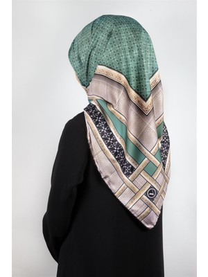 Violla Twill Gold Bordürlü Geometrik Desenli Petrol Yeşili Renkli 90X90 Eşarp (Ipek Içermez) Kenar Dikiş Şekli El Dikişli