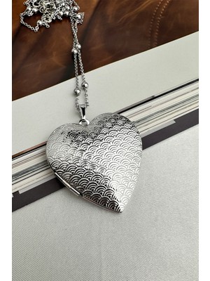 Modex Desenli Açılabilir Kapaklı Kalp Kolye (68CM)