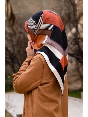 Vissona 100% Twill Ipek Geometrik Desenli Taba - Siyah Renkli 90X90 Dikim Şekli : El Dikişi Eşarp