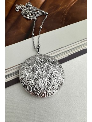 Modex Gümüş Rengi Motif Desen Yuvarlak Açılabilir Kapaklı Kolye (68CM)