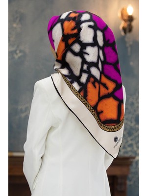 Vissona %100 Twill Ipek Zürafa Desenli Fuşya - Turuncu Renkli 90X90 Eşarp Dikim Şekli : El Dikişi