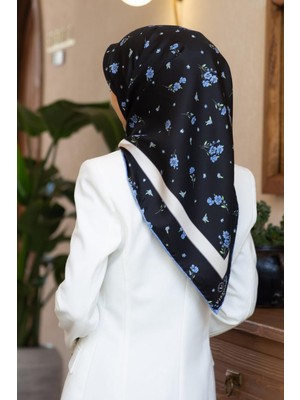 Vissona 100% Twill Ipek Bordürlü Çıtır Çiçek Desenli Siyah - Indigo Renkli 90X90 Dikim Şekli : El Dikişi Eşarp