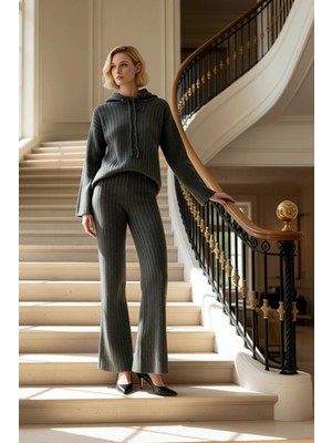 Kadın Alt Üst Yumuşak Dokulu Kapüşonlu Oversize Triko Üst  Geniş Paça Fitilli Triko Pantolon Takımı