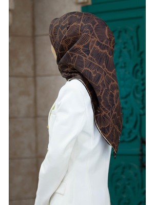 Vissona %100 Twill Ipek Geometrik Desenli Bakır - Siyah Renkli 90X90 Eşarp Dikim Şekli : El Dikişi