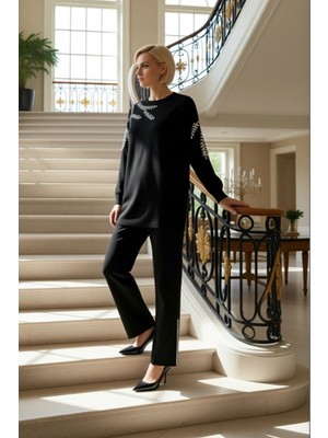 Kadın Alt Üst Payet Işlemeli Triko Kazak ve Geniş Paça Pantolon Takımı ve Rahatlığı Bir Arada Sunar