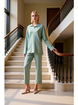 Kadın Alt Üst Fitilli Örgü Polo Yaka Triko Üst ve Geniş Paça Pantolon Takımı Konforlu ve Şık Tasarım