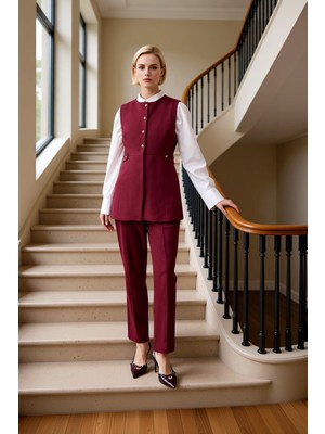 Kadın Alt Üst Düğmeli Yelek ve Pantolon Takımı Şık ve Konforlu Günlük Iş Kombini Modern Kesim Spor