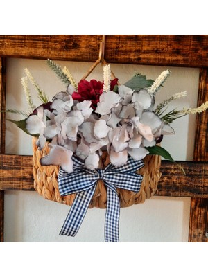 Lotus Hediye Hasır Sepetli Ortancalı ve Fiyonklı Kapı Süsü-Çelenk-Duvar Dekorasyon-Kış Bahçesi