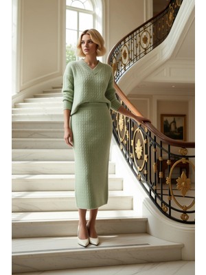 Kadın Alt Üst Oversize Saç Örgü Desenli Triko Kazak ve Midi Etek Ikili Takım Kış Sezonu Rahatlığı