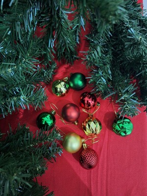 Empressco Renkli Yılbaşı Top Süs, 9 Adet, 4 Cm, Canlı ve Şık Dekorasyon Için Ideal