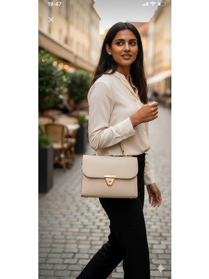 Zerva Queen Kulplu Gold Detaylı Bej Kadınel ve Omuz Çanta