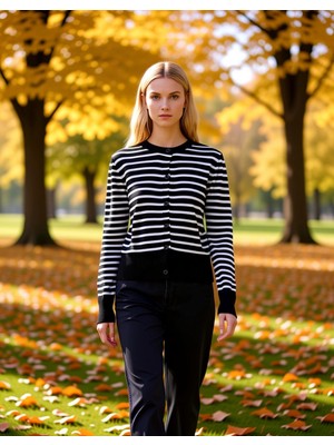 Benerly Kadın Çizgili Bisiklet Yaka Düğmeli Triko Hırka Rahat Kalıbı ve Modern Tasarımıyla Günlük Stilinize