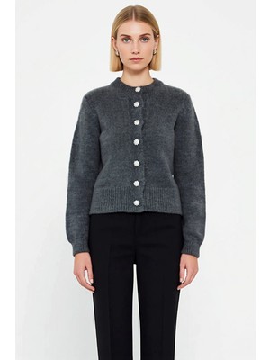 Benerly Kadın Yumuşak Dokulu Mücevher Düğmeli Crop Triko Hırka Günlük Şıklık ve Konfor Sunan Zarif Bir Seçim