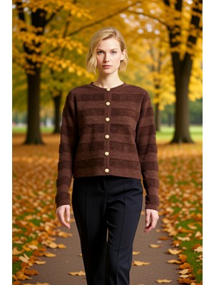 Benerly Kadın Dokulu Bisiklet Yaka Crop Triko Hırka Uzun Kollu Şık Düğmeli Rahat Kalıp Günlük Şıklık Sunar