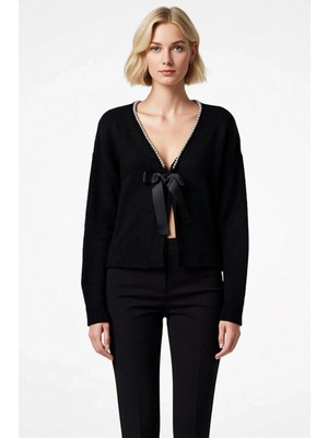 Benerly Kadın Yumuşak Dokulu Oversize Triko Hırka Inci Işlemeli V Yaka Kurdele Bağlamalı Tasarım Şık