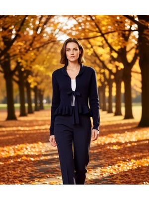 Benerly Kadın Crop Bağlama Detaylı V Yaka Volanlı Triko Hırka Yumuşak Dokusuyla Şıklık Sunuyor Şık