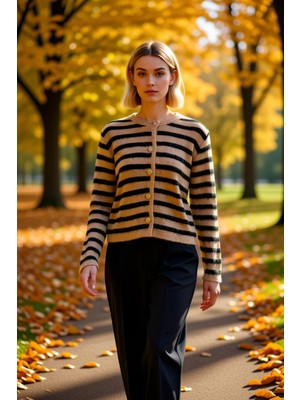 Benerly Kadın Yumuşak Dokulu Çizgili Bisiklet Yaka Uzun Kollu Düğmeli Regular Fit Triko Hırka Konforlu ve