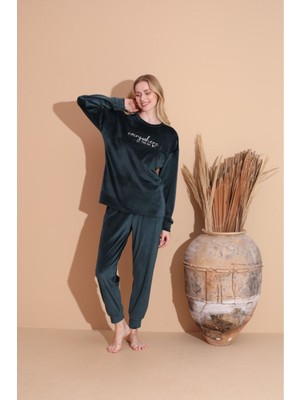 Meri Kadın Zümrüt Yeşil Uzun Kollu Sıfır Yakalı Düz Renk Kadife Baskılı Pijama Takımı