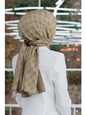 Vissona Lüks Medine Ipeği Monogram Desenli Bej Renkli 75X195 Kırışmaz Şal Moss Krep Dikiş Tipi Italyan Dikişli