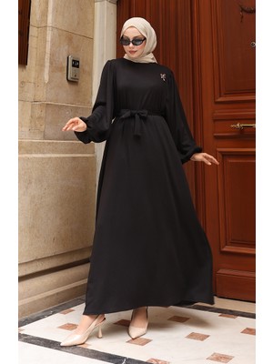 Broşlu Bağcık Detaylı Fitilli Tesettür Elbise 0220-01 Siyah
