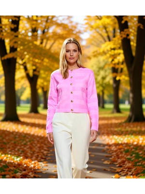 Benerly Kadın Dokulu Bisiklet Yaka Crop Triko Hırka Uzun Kollu Şık Düğmeli Rahat Kalıp Günlük Şıklık Sunar