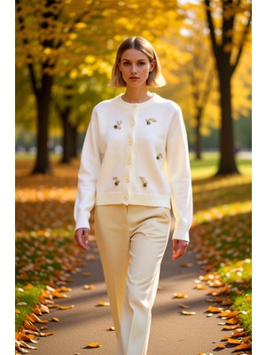 Benerly Kadın Bisiklet Yaka Reglan Kol Kiraz Detaylı Düğmeli Triko Hırka Casual Kombinlerin Vazgeçilmezi