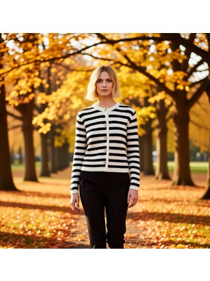 Benerly Kadın Yumuşak Dokulu Çizgili Bisiklet Yaka Uzun Kollu Düğmeli Regular Fit Triko Hırka Konforlu ve