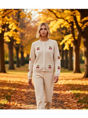 Benerly Kadın Kiraz Işlemeli Yumuşak Dokulu Triko Hırka Rahat Kesim Bisiklet Yaka Uzun Kollu Ilkbahar