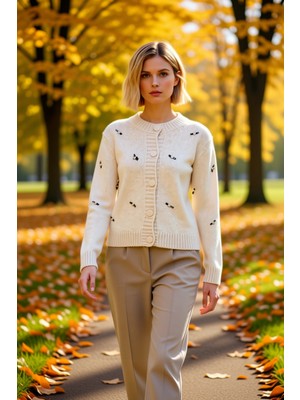 Benerly Kadın Crop Kesim Metal Detaylı Bisiklet Yaka Uzun Kollu Yumuşak Dokulu Triko Hırka Casual Stiller