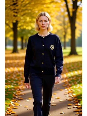 Benerly Kadın Kolej Temalı Nakış Işlemeli Düşük Kol Bisiklet Yaka Triko Hırka Rahat ve Günlük Kullanım