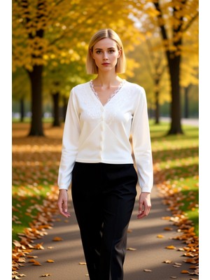 Benerly Kadın Crop Dantel Işlemeli V Yaka Ince Dokulu Uzun Kollu Fitted Triko Hırka Modern ve Zarif Stil