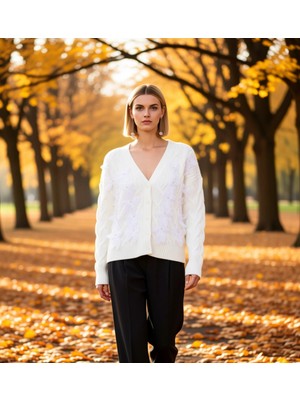 Benerly Kadın Geniş Kalıp Tül Garnili V Yaka Triko Hırka Günlük Şıklık ve Konforu Bir Arada Sunar Şık