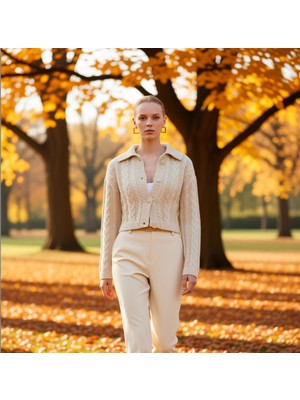 Benerly Kadın Düğme Detaylı Saç Örgü Desenli Polo Yaka Crop Kesim Uzun Kollu Orta Kalınlıkta Triko Hırka