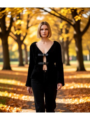 Benerly Kadın Tüylü V Yaka Tokalı Triko Hırka Modern ve Şık Görünüm Sunan Özel Tasarım Ile Tarzınızı