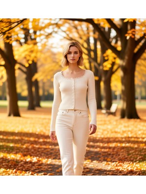 Benerly Kadın Crop Dantel Detaylı Kare Yaka Fitilli Triko Hırka Düğmeli Uzun Kollu Şık Tasarım Günlük