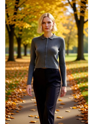 Benerly Kadın Crop Kesim Fermuarlı Polo Yaka Uzun Kollu Fitilli Triko Hırka Günlük Şıklık ve Sunan Tasarım