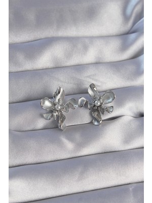 Eco Port Pirinç Gümüş Renk Inci Detay Çiçek Tasarımlı Küpe