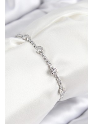 Eco Port Pirinç Zirkon Taşlı Daire Model Gümüş Renk Asansörlü Kadın Bileklik