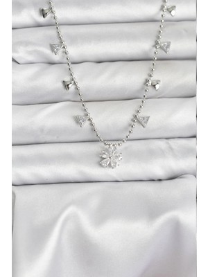 Eco Port Pirinç Gümüş Renk Zirkon Taşlı Çiçek Model Kadın Kolye