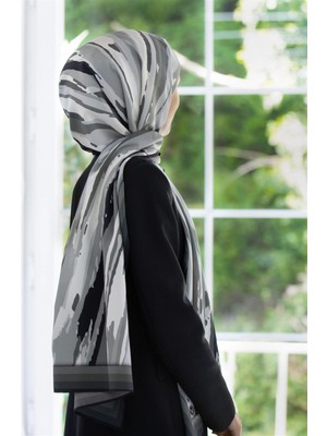 Vissona Lüks Medine Ipeği Geometrik Desenli Gri Renkli 75X195 Kırışmaz Şal Moss Krep Dikiş Tipi Italyan Dikişli