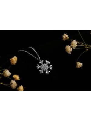 Silvesra Kar Masalı Kolye