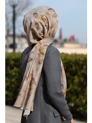 Vissona Lüks Medine Ipeği Sonbahar Desenli Gold Renkli 75X195 Kırışmaz Şal Moss Krep Dikiş Tipi Italyan Dikişli