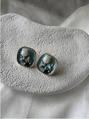 H&S Aksesuar Vitange Beyaz Lale Çiçekli Tasarım Küpe