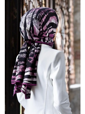 Vissona Lüks Medine Ipeği Zebra Desenli Mürdüm - Siyah Renkli 75X195 Kırışmaz Şal Moss Krep Dikiş Tipi Italyan Dikişli