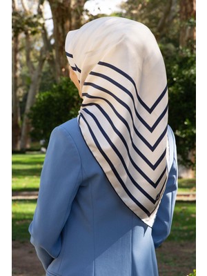 Vissona %100 Twill Ipek Çizgili Desenli Krem -  Lacivert Renkli 90X90 Eşarp Dikim Şekli : El Dikişi