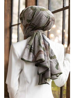 Vissona Lüks Medine Geometrik Desenli Zümrüt Yeşili Renkli 75X195 Kırışmaz Şal Moss Krep Dikiş Tipi Italyan Dikişli