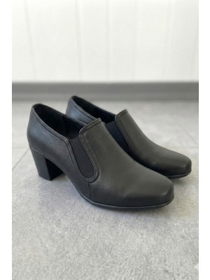 Siyah Hakiki Deri Anatomik Taban Rahat ve Şık Günlük Kadın Ayakkabı TMD202521
