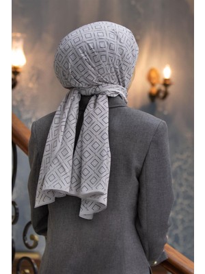 Vissona Lüks Medine Ipeği Geometrik Desenli Gümüş Renkli 75X195 Kırışmaz Şal Moss Krep Dikiş Tipi Italyan Dikişli