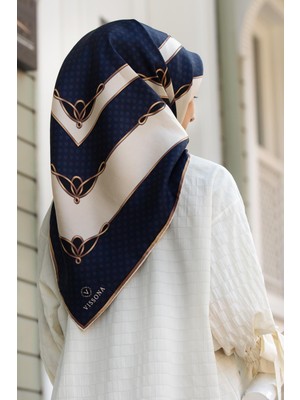 Vissona %100 Twill Ipek Puantiyeli ve Geometrik Desenli Lacivert - Krem Renkli 90X90 Eşarp Dikim Şekli : El Dikişi